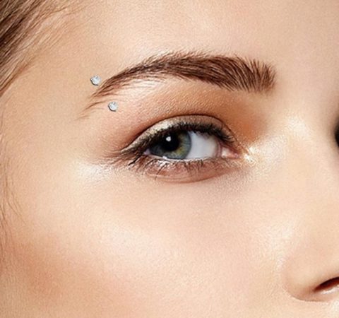 Wenkbrauw piercings